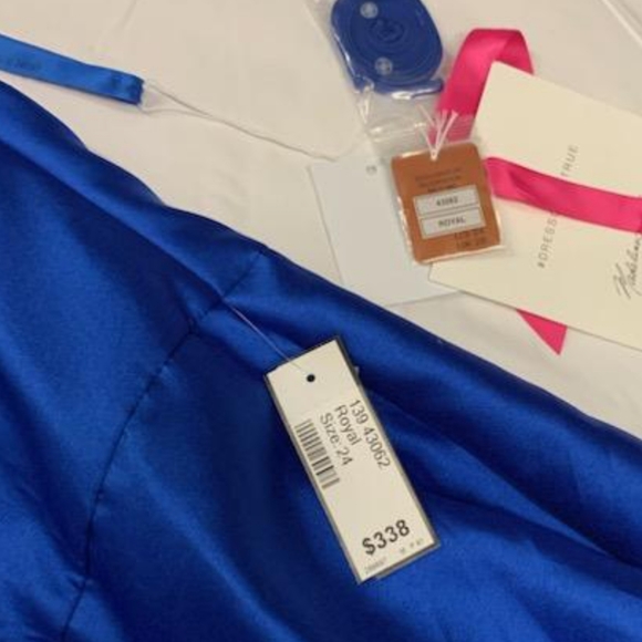 NWT’s MORILEE ROYAL BLUE GOWN SIZE 24 - Picture 4 of 6